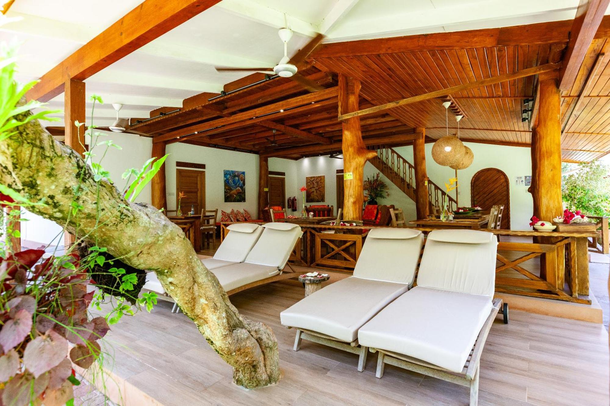 Anse Lazio Lodge *